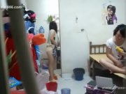 Подсмотрел за мастурбирующей японкой в ванной
